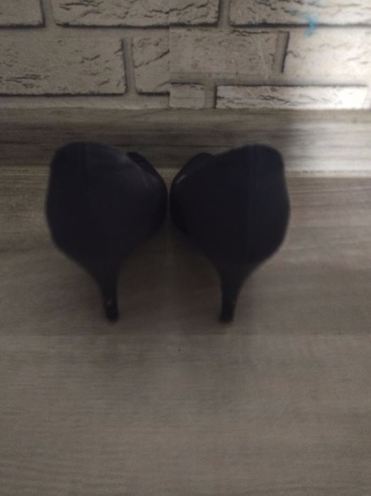 Szpilki 35 granatowe