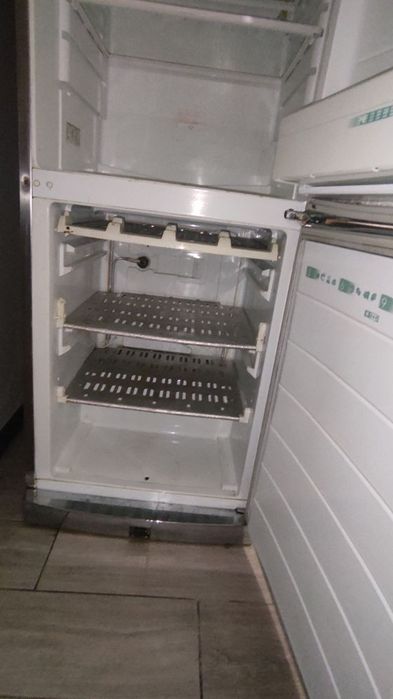 Продам холодильник Ariston