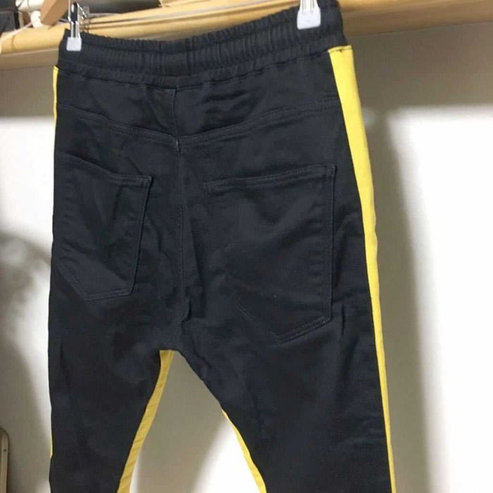 Штаны Zara с желтыми лампасами