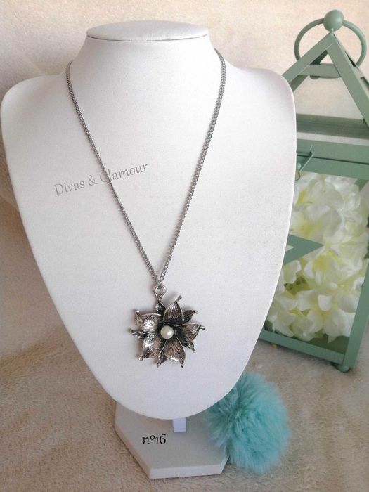 Vários colares lindíssimos