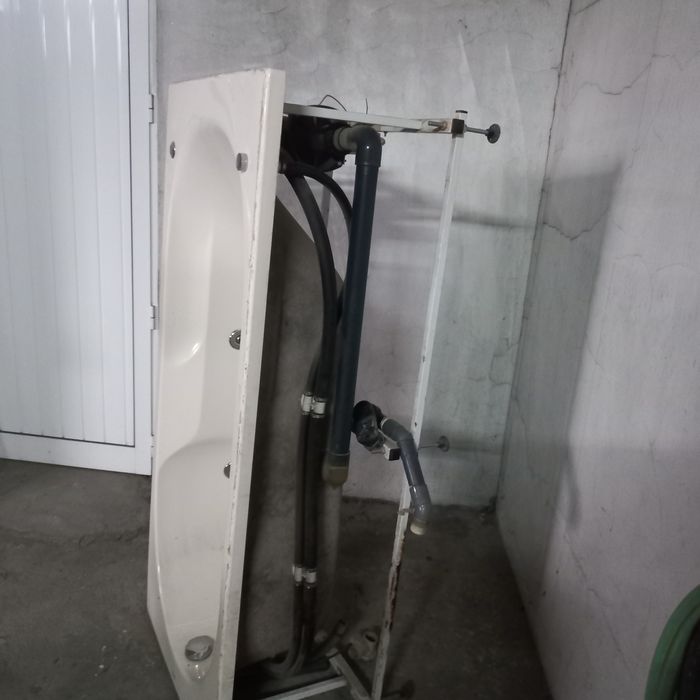 Banheira de hidromassagem em fibra com pouco uso