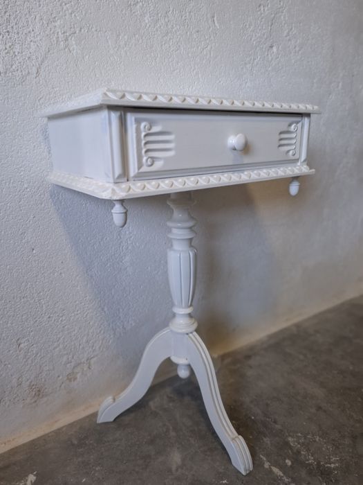 Mesa de cabeceira antiga