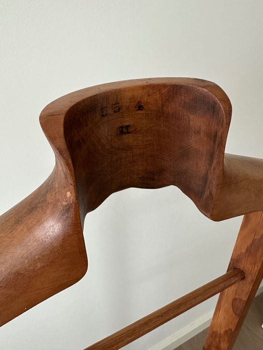 Criado Mudo/Cabide Alto Vintage restaurado