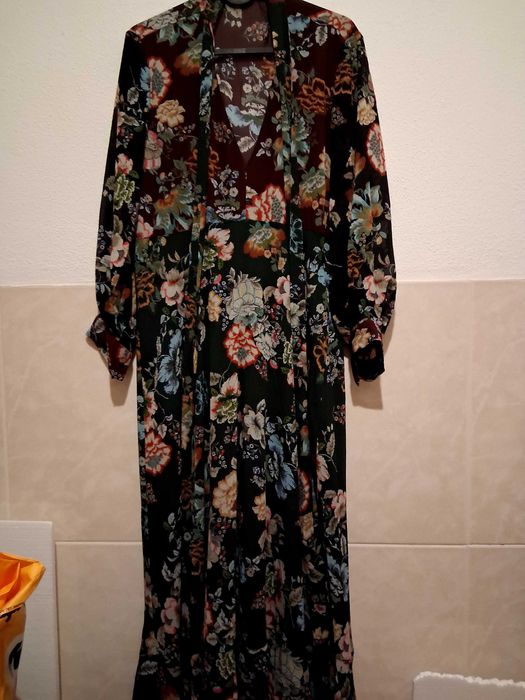 Vestido Zara,com mala.