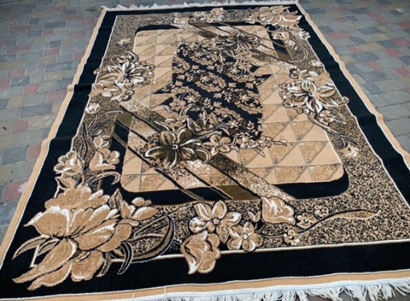 Килим , ковер овальний