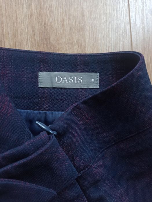 Oasis Spódnica Mini Kratka D-Ring UK 10 Granat Bordo Preppy
