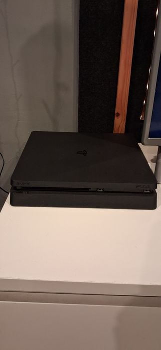 Ps4 slim, 2 pady 15 gier
