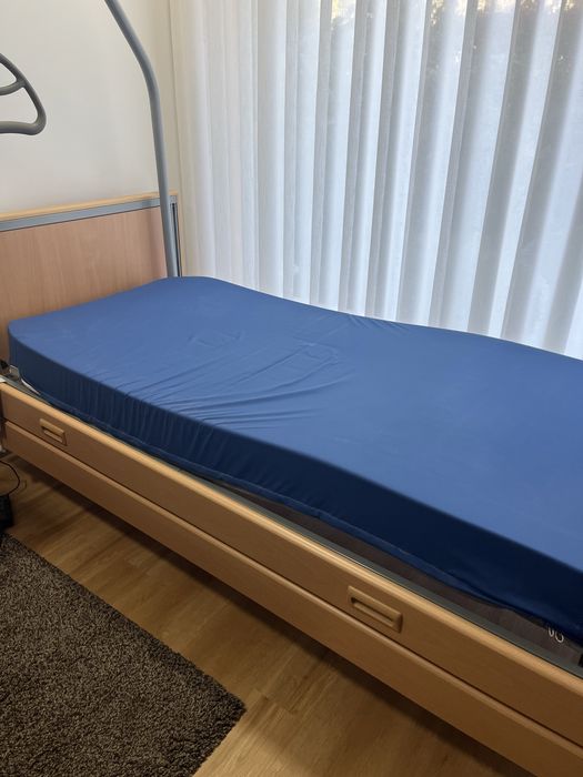 Cama articulada semi nova