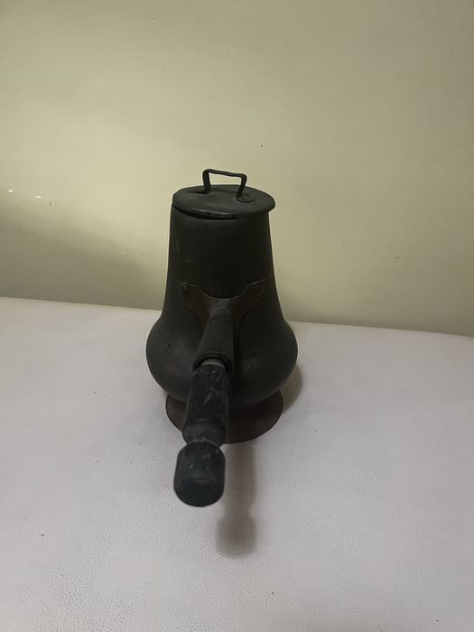 Acador de castanhas antigo