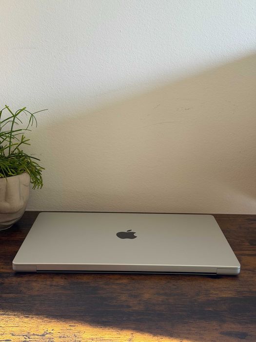 MacBook Pro 16” M3 Max  | 48 GB RAM |  1TB SSD |