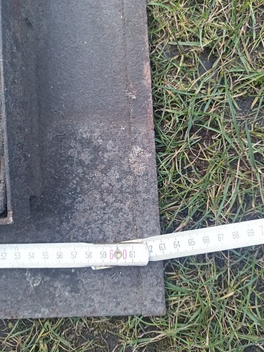 Okno  dachowe wyłaz stary  żeliwo uszkodzone
