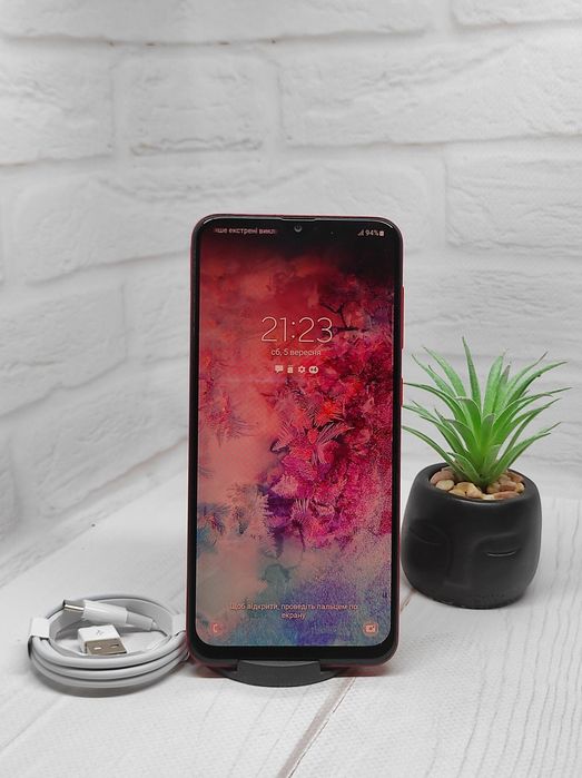Продам телефон Samsung A20 3/32Gb NFC в робочому стані