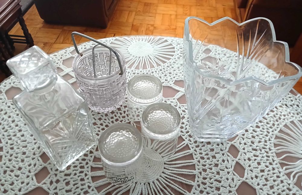 Jarra e conjunto em vidro para whisky