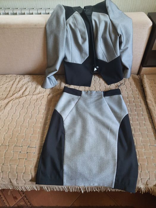 Продам костюм жиночiй розмио 50