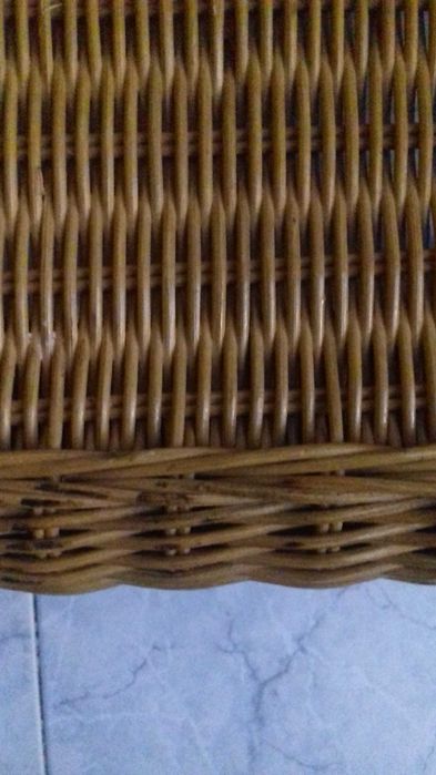 Mesa de apoio em vime