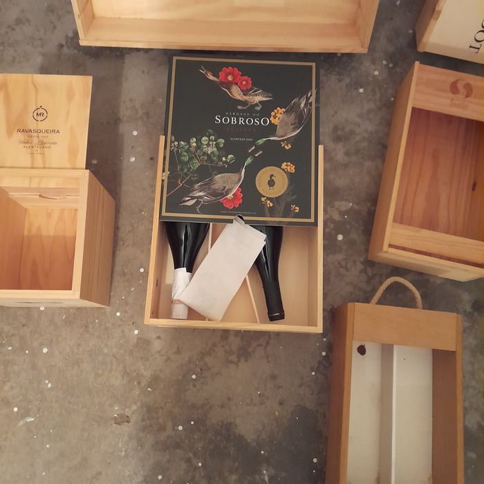 Caixas madeira vinhos arrumos