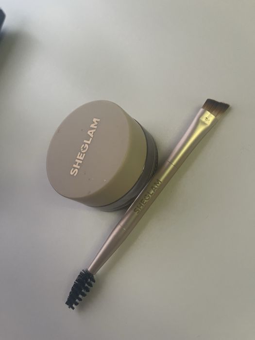 Pomada do brwi wodoodporna z pędzelkiem