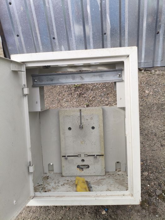 Накладний щит для електрики