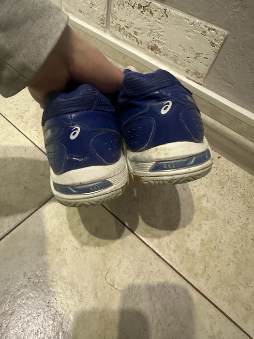 Продам кроссовки asics