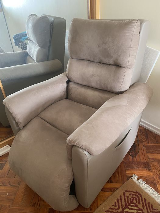 Cadeirao recicnavel c/ comando eletrico está Impecácel