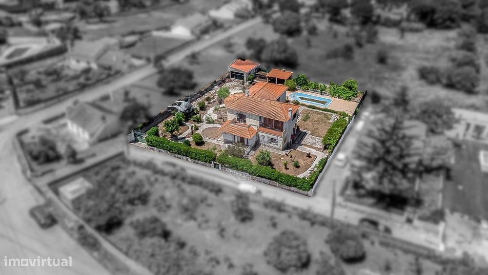 Moradia T4 para venda