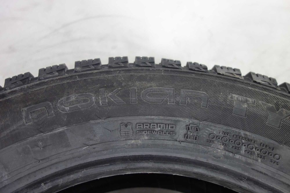 NOWE Opony zimowe 215/60/17C - NOKIAN Hakkapelitta CR4
