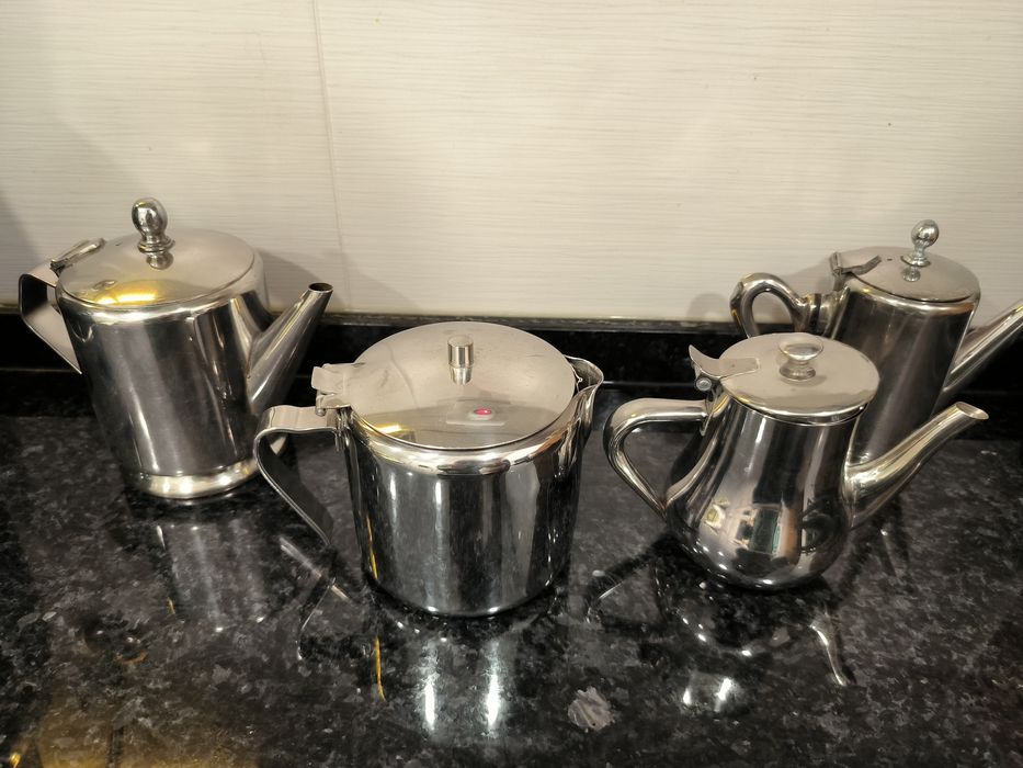 Bules para chá como novos