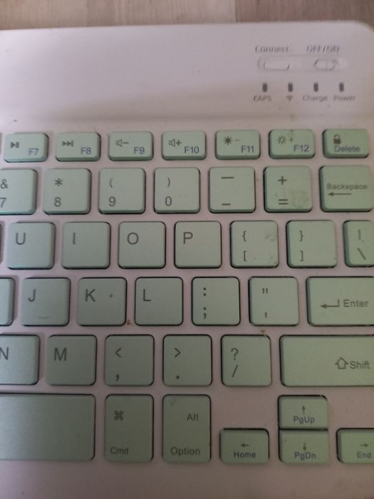 Безпроводная блютуз клавиатура + мышка.