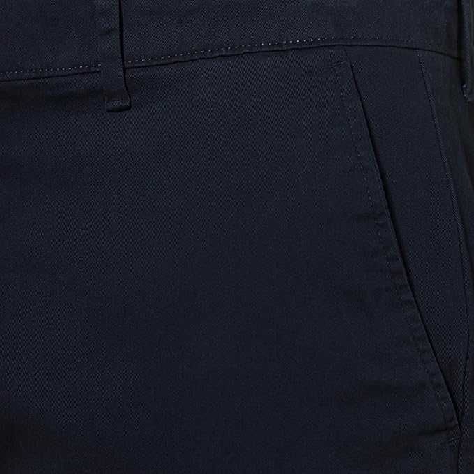 Męskie Spodnie AMAZON ESSENTIALS Athletic-fit 60W 34L Czarne