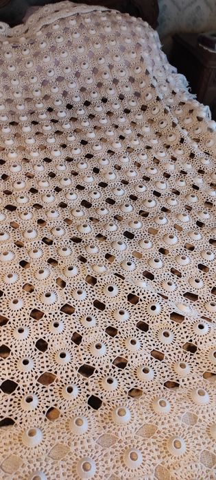 White Bedspread64738828823811122