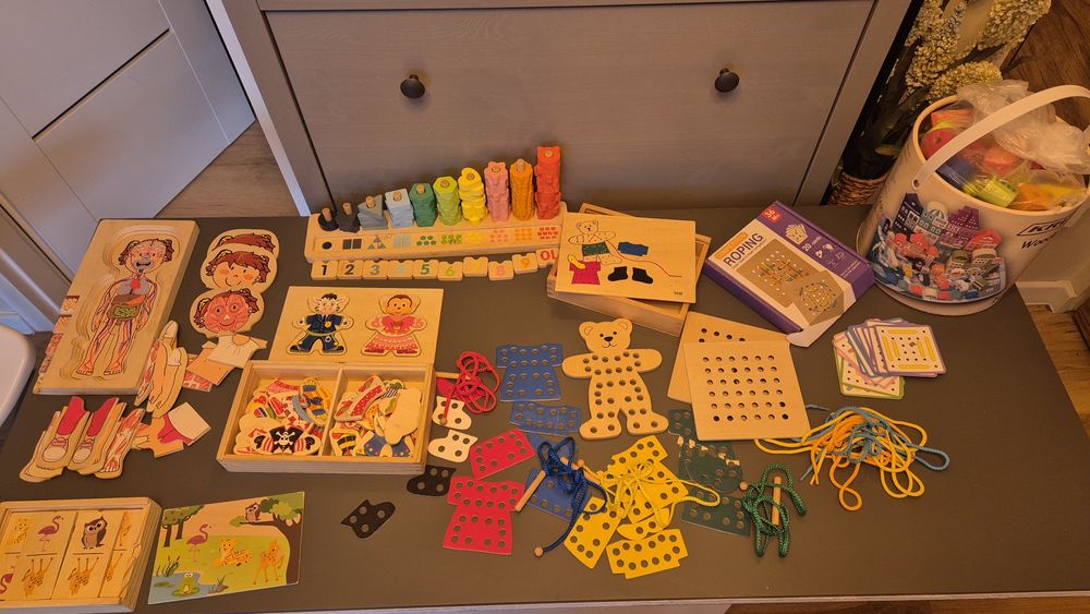 Zestaw drewnianych układane