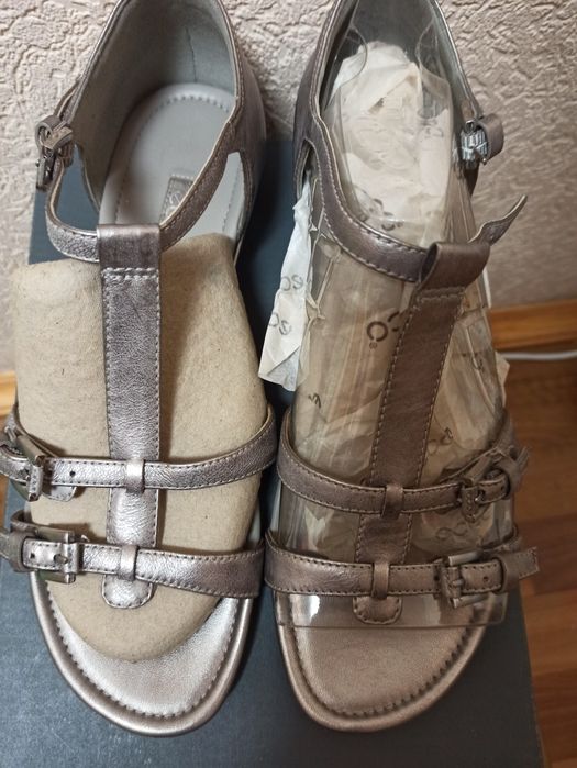 Босоніжки фірми ECCO р.40