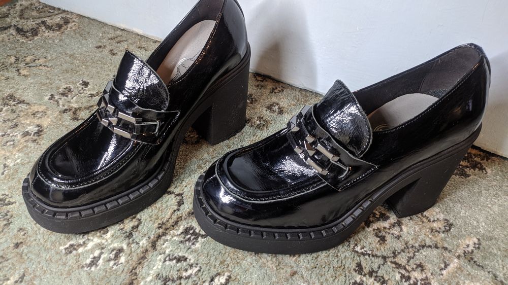 Шкіряні лаковані ботильйони чорні туфлі жіночі 39 р. Lemar