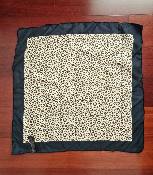 Lenço com padrão animal/ animal print Primark - nunca usado