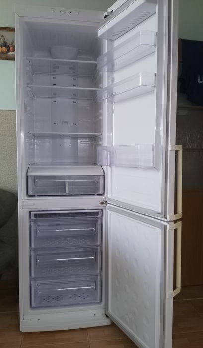 Холодильник SAMSUNG