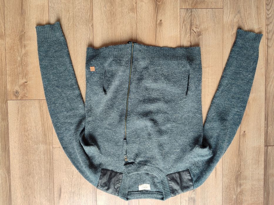 Ciemnoszary asymetrycznie rozpinany sweter Nymph 38 M, bluza wełna