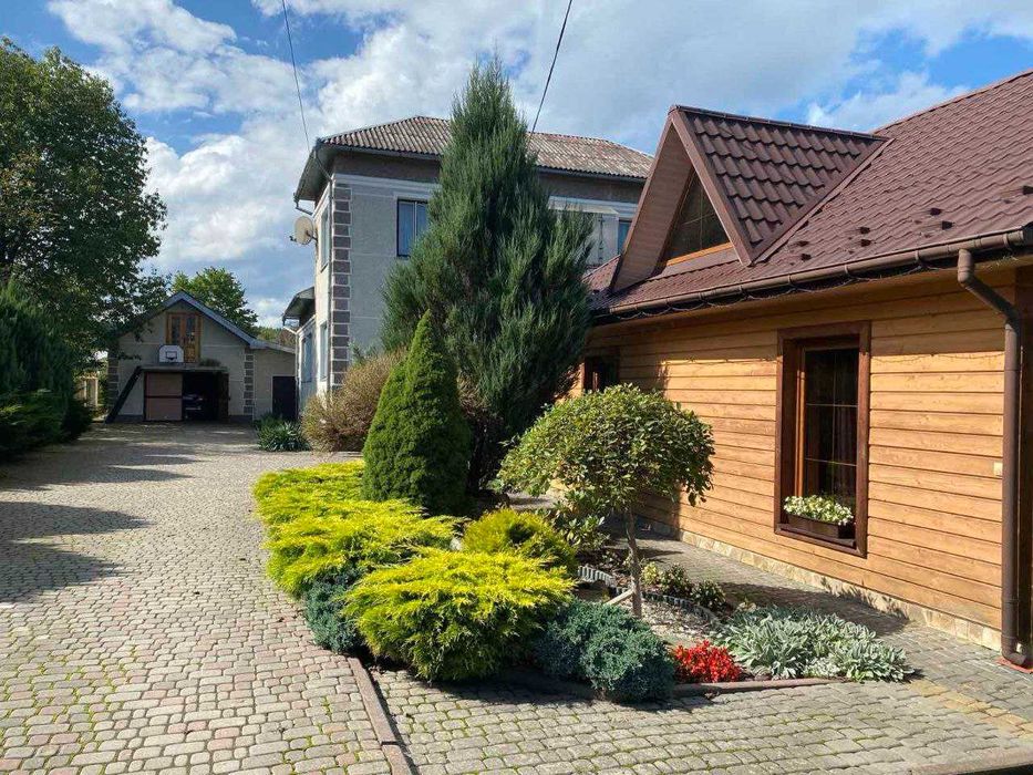 Продається 2-х поверховий, цегляний будинок, готовий до проживання.