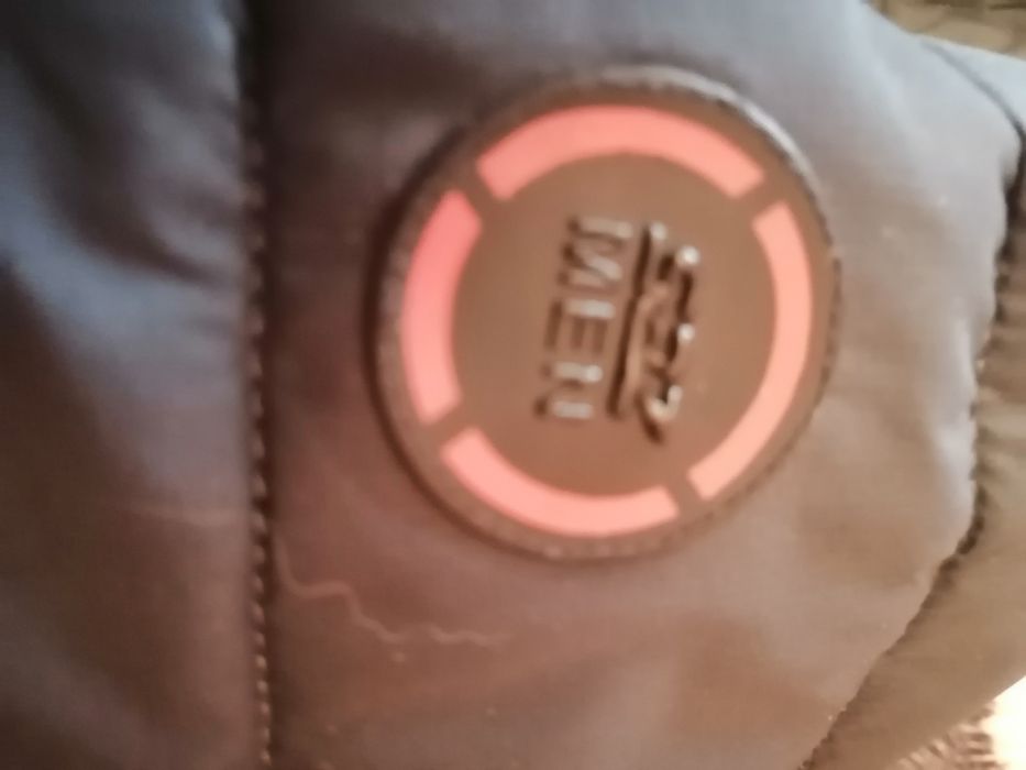 Продам мужскую куртку б/у в отличном состоянии на 52 размер.