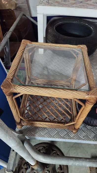 Mesa Apoio usada palhinha e vidro