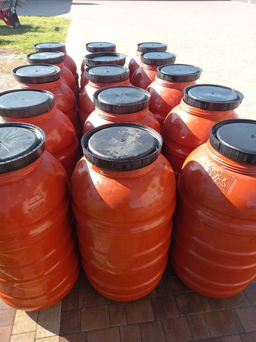 Sprzedam beczki – różne pojemności, solidne wykonanie