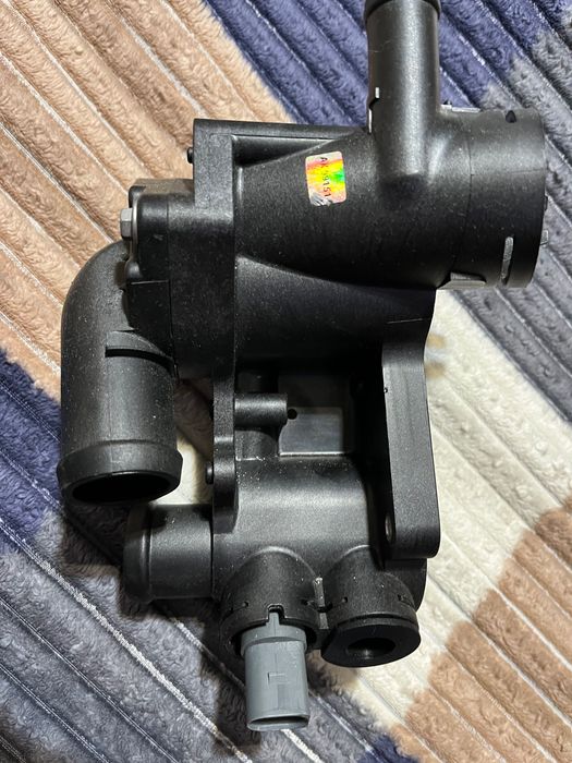 Корпус з термостатом Skoda VAG