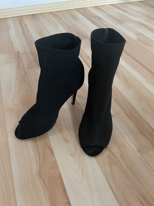 Todzi - ażurowe botki na szpilce