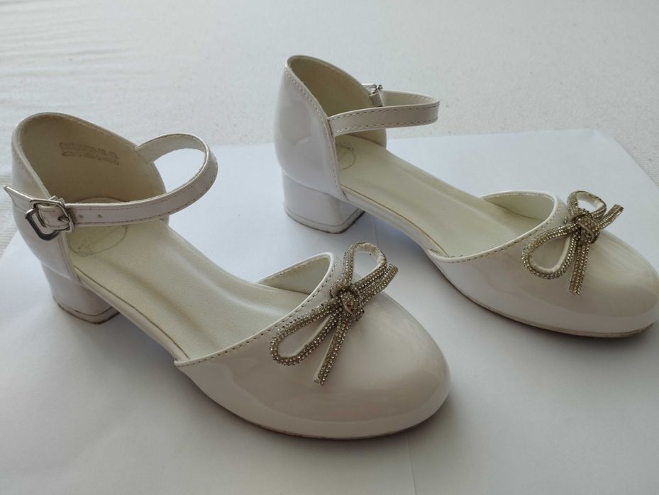 Buty lakierki komunijne białe r33