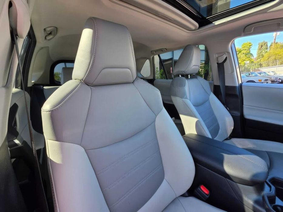 Toyota RAV4      2021