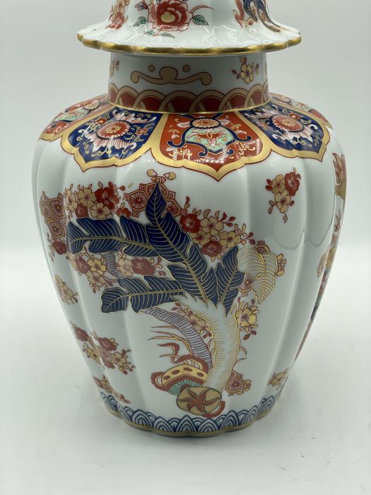 Vaso pote padrão samurai, da Vista Alegre