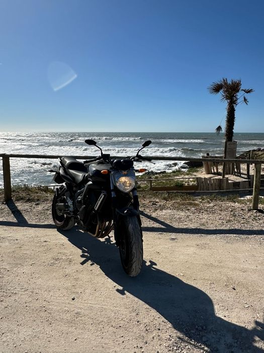 Moto Yamaha FZ 600