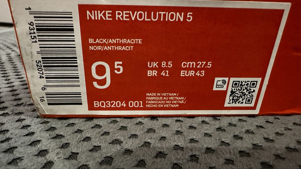 Продам чоловічі кросівки Nike