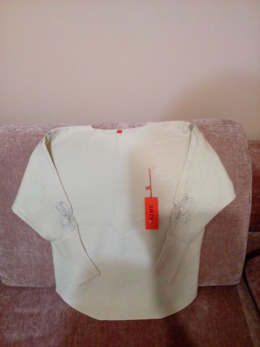 Piękny sweter z wstawkami tiulu -  rozmiar 38 (M/L)