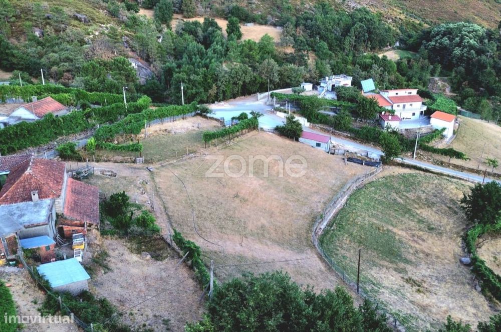 Terreno Rústico com 2433 m2 e anexo 39 m2 - Covelo Gerês, Montalegre