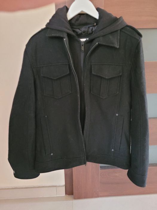 Czarna kurtka jesienna Guess rozmiar M
